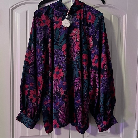 🆕💜Stunning Floral Blouse by Oddi - Picture 5 of 10